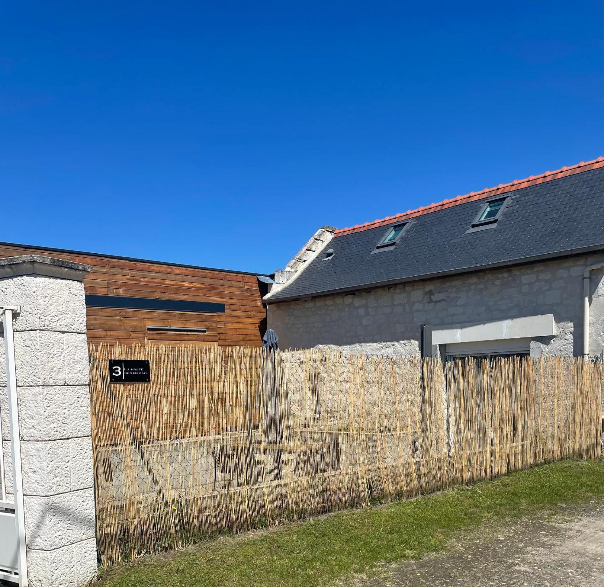 Vila La Halte Des Marais Huismes Exteriér fotografie